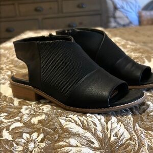 Elegant Black Leather Mules